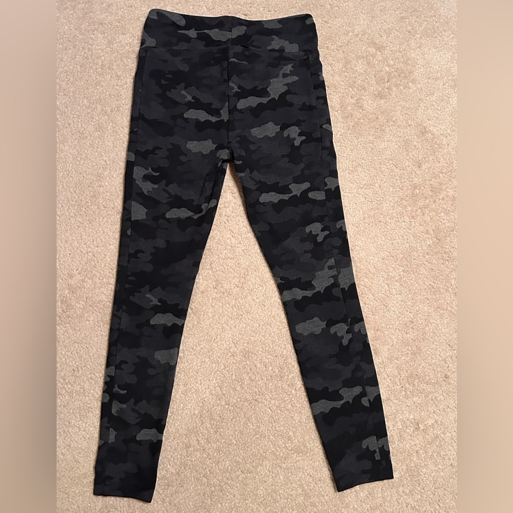 CAbi #3931 ATC Grey Camo Camouflage Leggings Side Pockets Size small